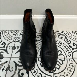 Frye Brooke Short Bootie Zip Inside Black Leather Size 6.5